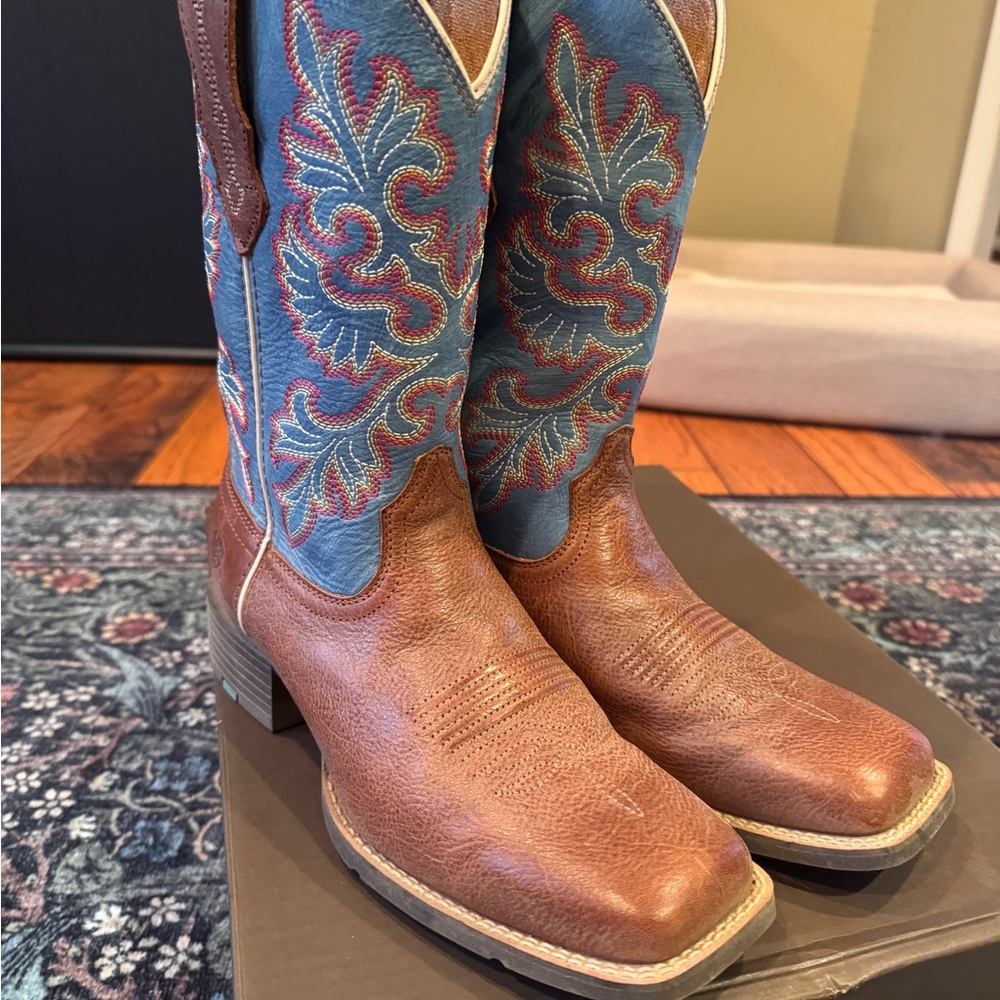 Ariat round up wide square tow stretch fit buff blonde nautical Western Boots